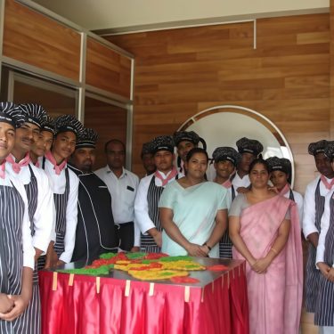 Experienced Faculty & Practical Setups